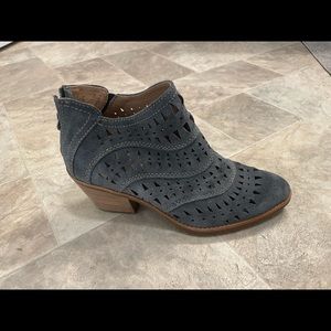 Sofft ankle boots 6.5